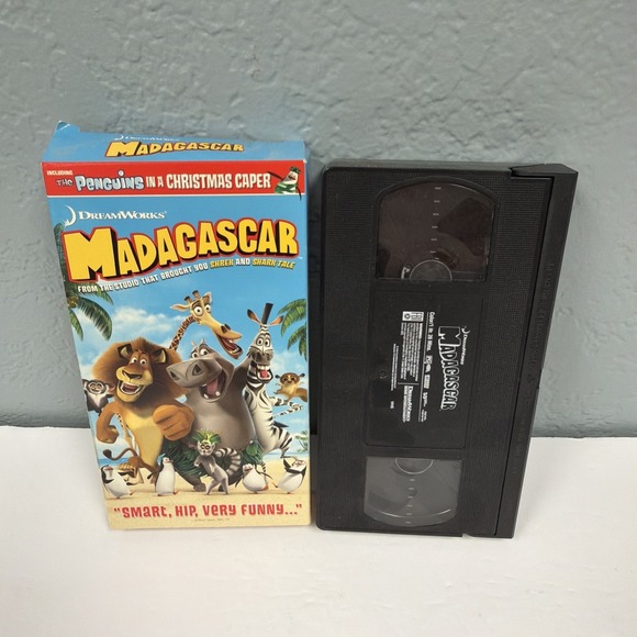 Madagascar (VHS, 2005) Including The Penguins In A Christmas Caper - Picture 4 of 4